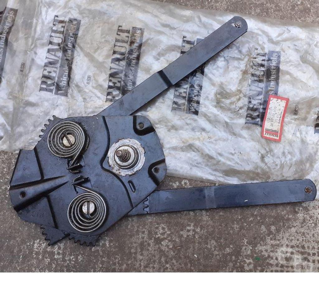 Pièces et services auto Var Pierrefeu du Var - 83390 - Photos Vivastreet mecanisme leve vitre SAVIEM SG2 SG3 SG4 SG5 TRM etc 