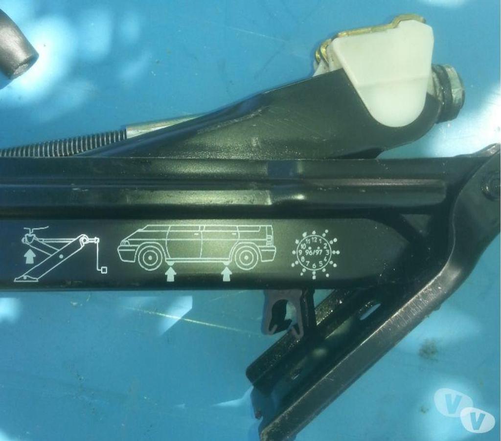 Pièces et services auto Seine-et-Marne Montceaux les Provins - 77151 - Photos Vivastreet cric espace 3