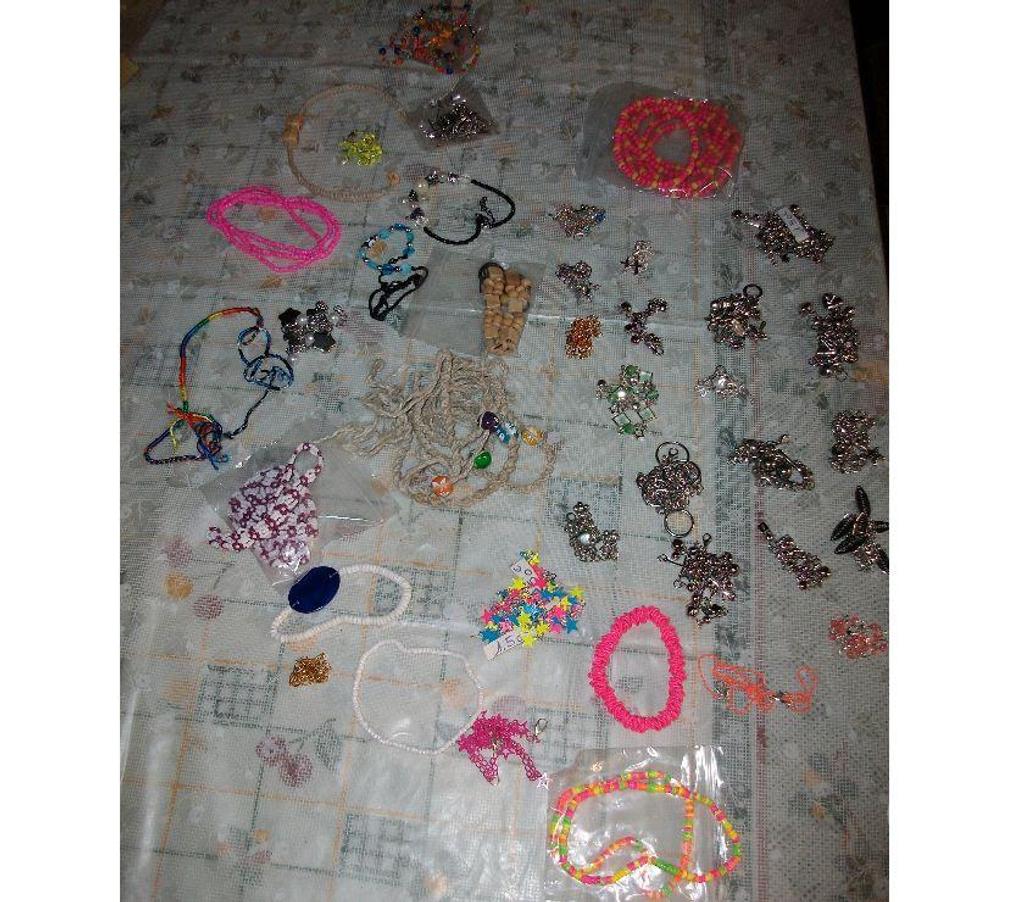 Bijoux occasion Bas-Rhin Bouxwiller - 67330 - Photos Vivastreet Bijoux Fantaisie (boucles d'oreilles, colliers, bracelets..)