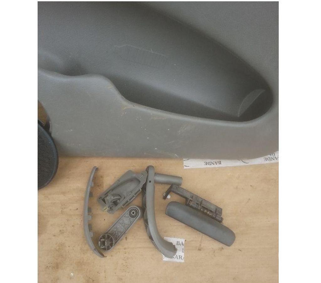 Pièces et services auto Seine-et-Marne Montceaux les Provins - 77151 - Photos Vivastreet intérieur porte xsara