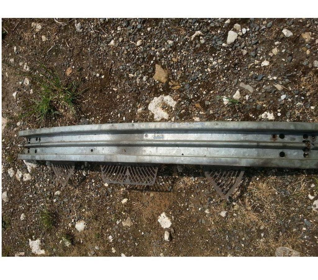 Pièces et services auto Seine-et-Marne Montceaux les Provins - 77151 - Photos Vivastreet espace 3 renfort pare choc avant