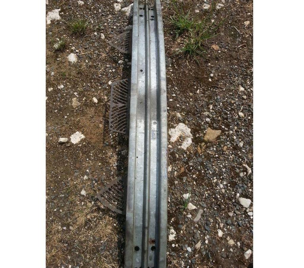 Pièces et services auto Seine-et-Marne Montceaux les Provins - 77151 - Photos Vivastreet espace 3 renfort pare choc avant