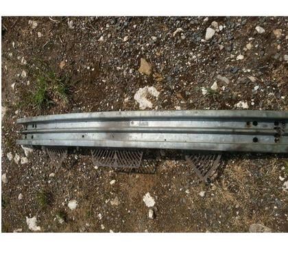 Pièces détachées auto Montceaux les Provins Seine-et-Marne - Photos Vivastreet espace 3 renfort pare choc avant