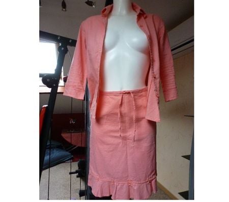 Vêtements occasion Moselle Florange - 57190 - Photos Vivastreet tailleur jupe rose