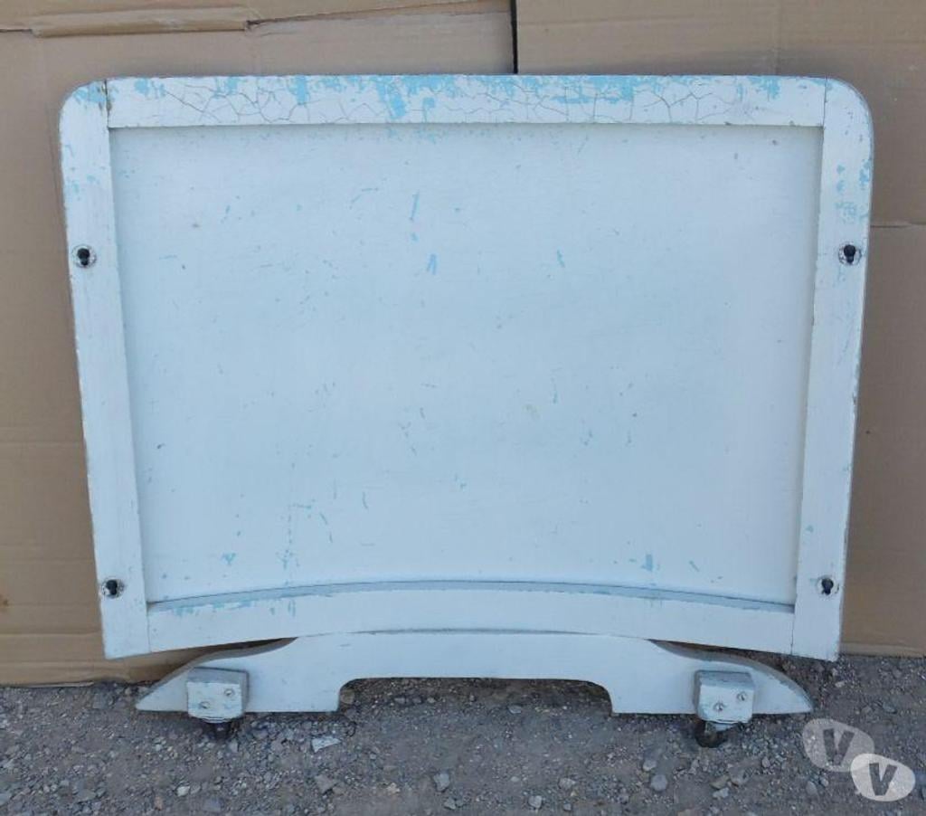 Equipements bébés Hérault Le Cres - 34920 - Photos Vivastreet Lit bébé de 1.36 X 0.65 C'est un lit acheté neuf en 1950