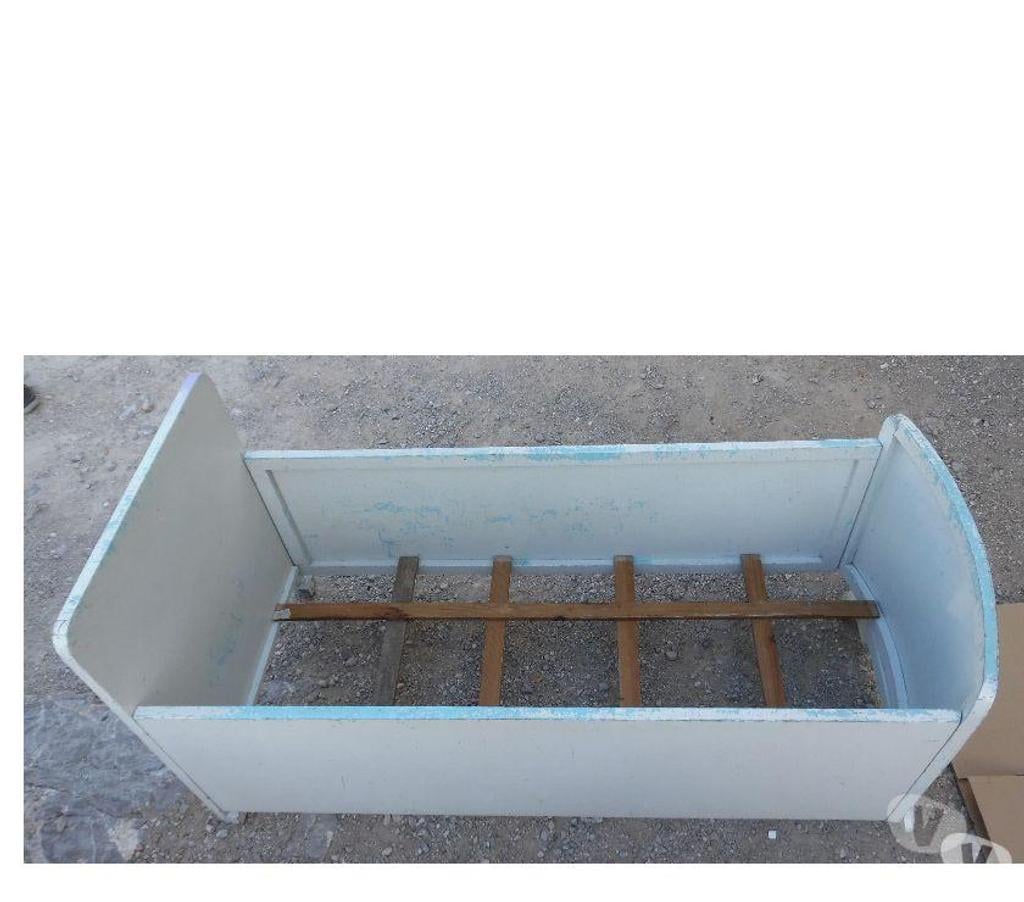 Equipements bébés Hérault Le Cres - 34920 - Photos Vivastreet Lit bébé de 1.36 X 0.65 C'est un lit acheté neuf en 1950