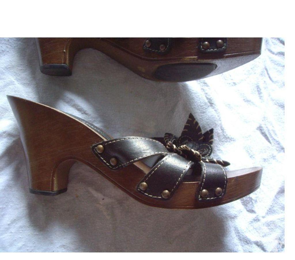 Chaussures Bas-Rhin Bouxwiller - 67330 - Photos Vivastreet Sabots Marron à Fleurs pointure 39