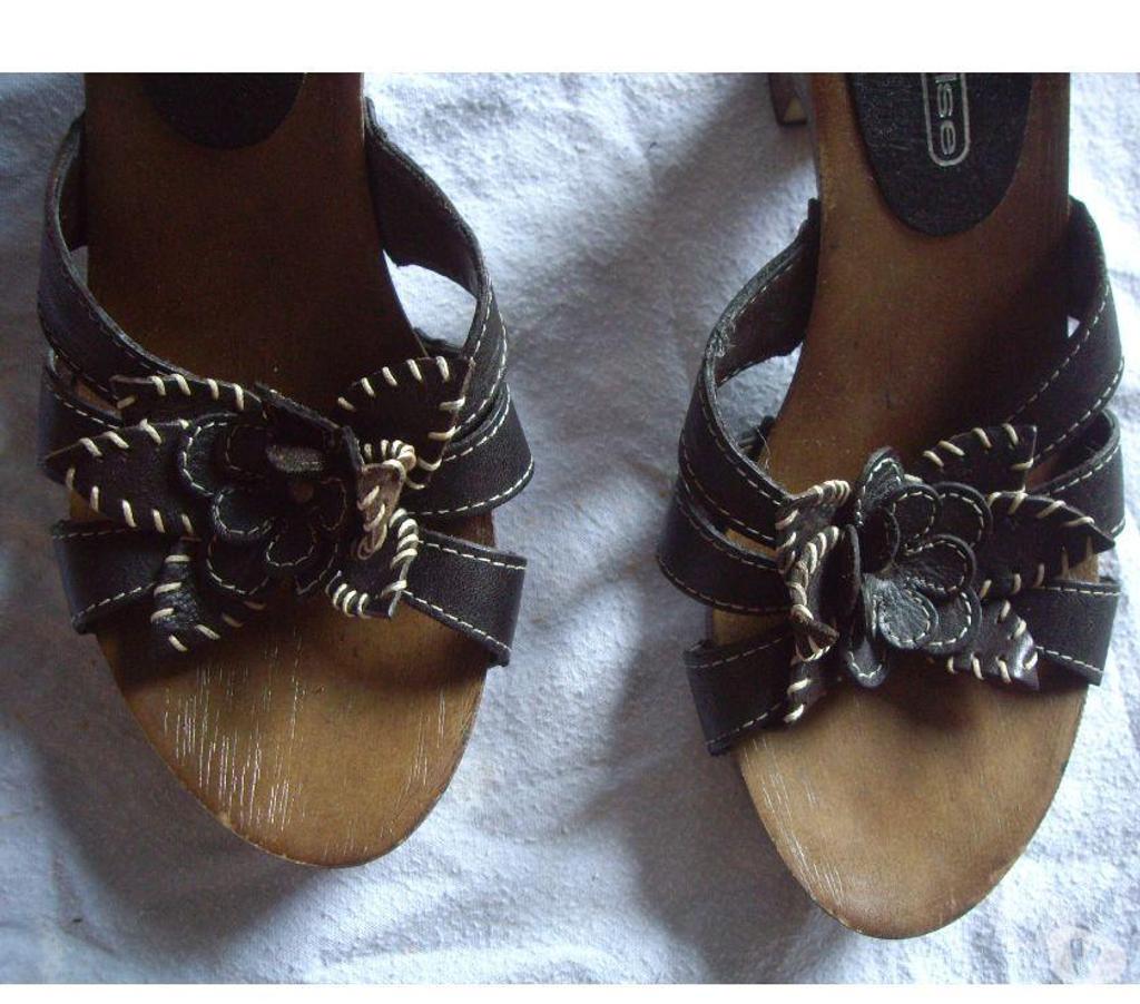 Chaussures Bas-Rhin Bouxwiller - 67330 - Photos Vivastreet Sabots Marron à Fleurs pointure 39