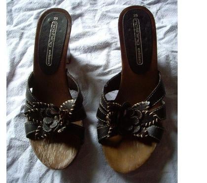 Chaussures et bottes occasion Bouxwiller Bas-Rhin - Photos Vivastreet Sabots Marron à Fleurs pointure 39