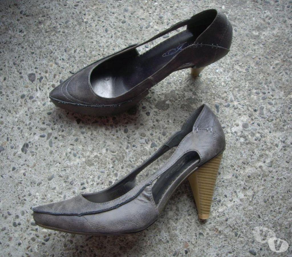 Chaussures Bas-Rhin Bouxwiller - 67330 - Photos Vivastreet Escarpins Gris talons 9 cm pt 40-neufs