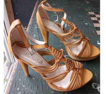 Chaussures et bottes occasion Bouxwiller Bas-Rhin - Photos Vivastreet Escarpins Camel à talons de 11 cm pt 38-neuf