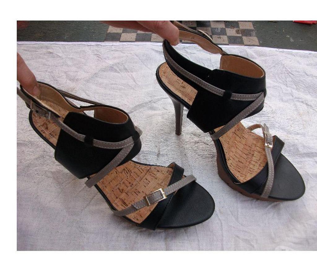 Chaussures Bas-Rhin Bouxwiller - 67330 - Photos Vivastreet Escarpins Noir laçage camel pt 39 talons 11 cm-neufs