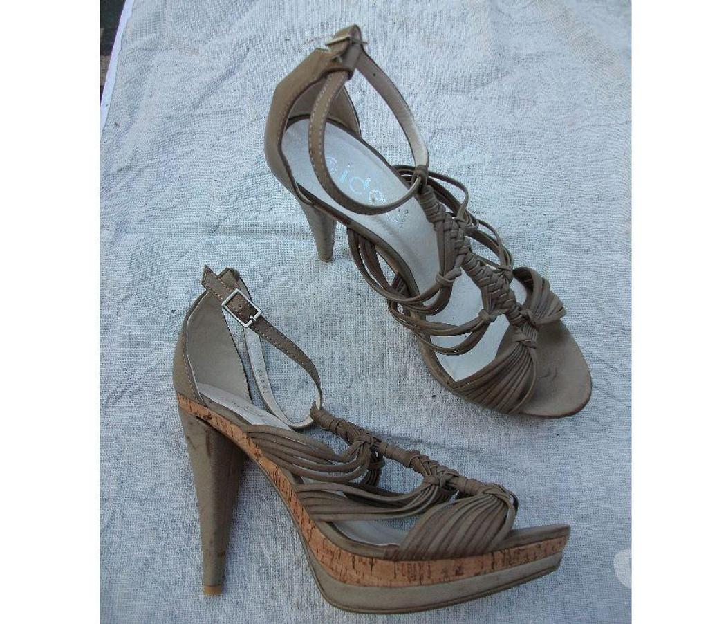 Chaussures Bas-Rhin Bouxwiller - 67330 - Photos Vivastreet Escarpins Kaki à talons de 11 cm pt 39 -neuf