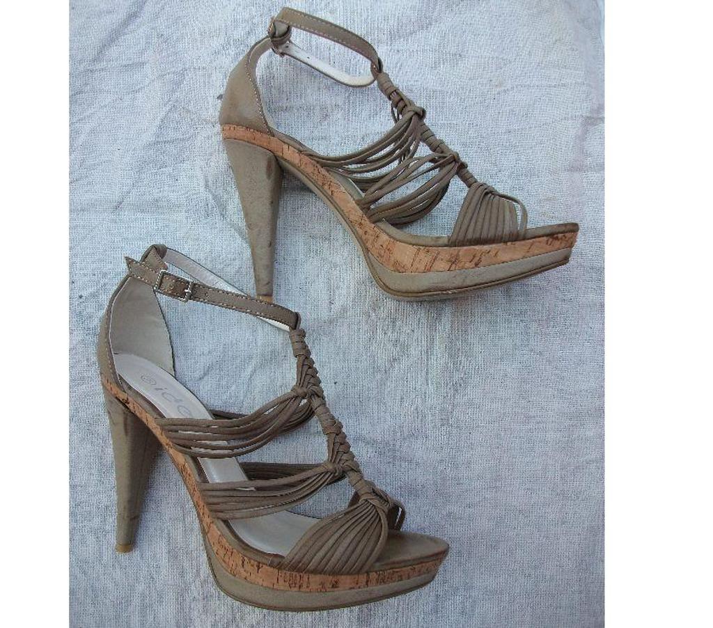 Chaussures Bas-Rhin Bouxwiller - 67330 - Photos Vivastreet Escarpins Kaki à talons de 11 cm pt 39 -neuf