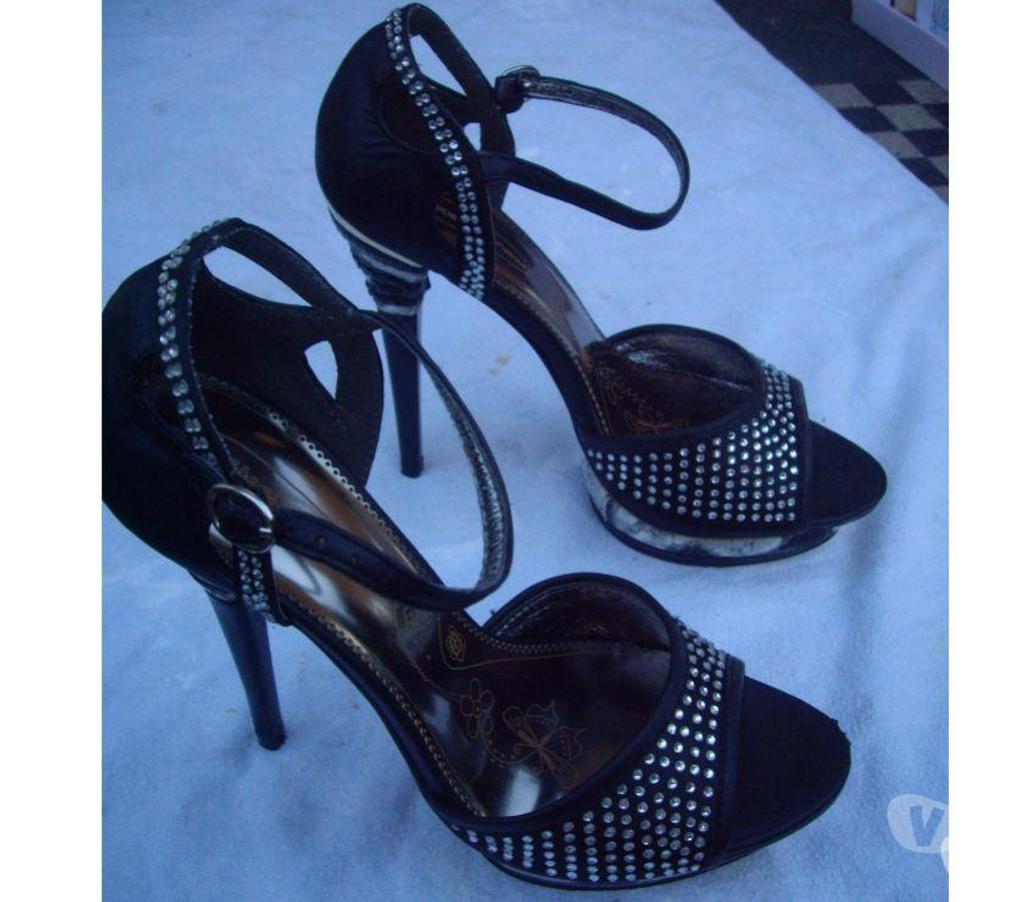 Chaussures Bas-Rhin Bouxwiller - 67330 - Photos Vivastreet Escarpins Noir à brillants pt38 talons 12cm-neuf