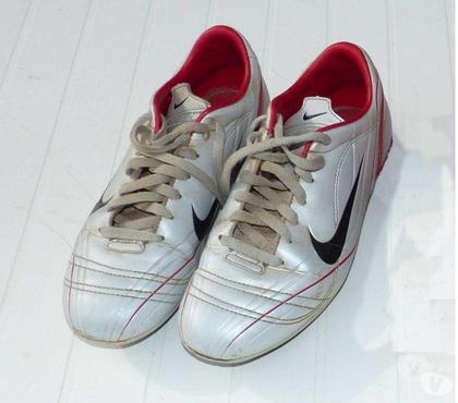 Chaussures St Leonard Pas-de-Calais - Photos Vivastreet Chaussures de Foot (35)