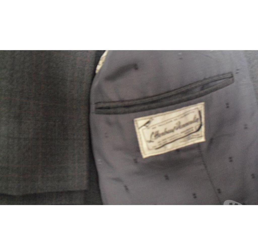 Vêtements occasion Pas-de-Calais Noyelles Godault - 62950 - Photos Vivastreet costume homme 