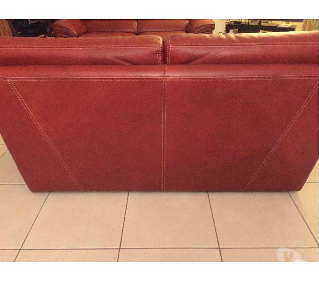 Ameublement & art de la table Yvelines Maisons Laffitte - 78600 - Photos Vivastreet Canapé cuir 3 places couleur corail