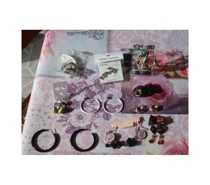 Bijoux d'occasion Maizières-lès-Metz Moselle - Photos Vivastreet LOT BoucleS oreille fille ciné femme lolita mode film