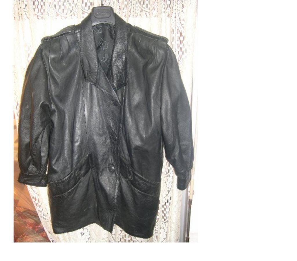 Vêtements occasion Bouches-du-Rhône Aix en Provence - Photos Vivastreet VESTE DAME CUIR VERITABLE VEAU NOIR TAILLE 4