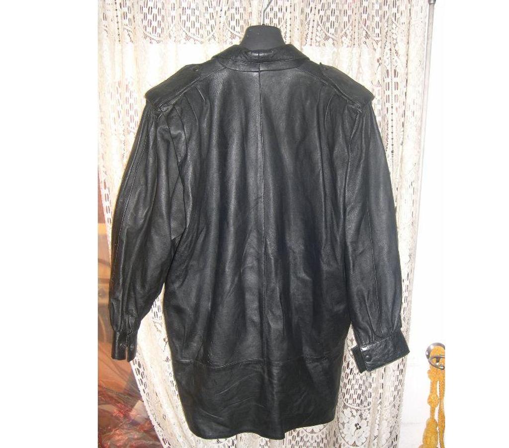 Vêtements occasion Bouches-du-Rhône Aix en Provence - Photos Vivastreet VESTE DAME CUIR VERITABLE VEAU NOIR TAILLE 4