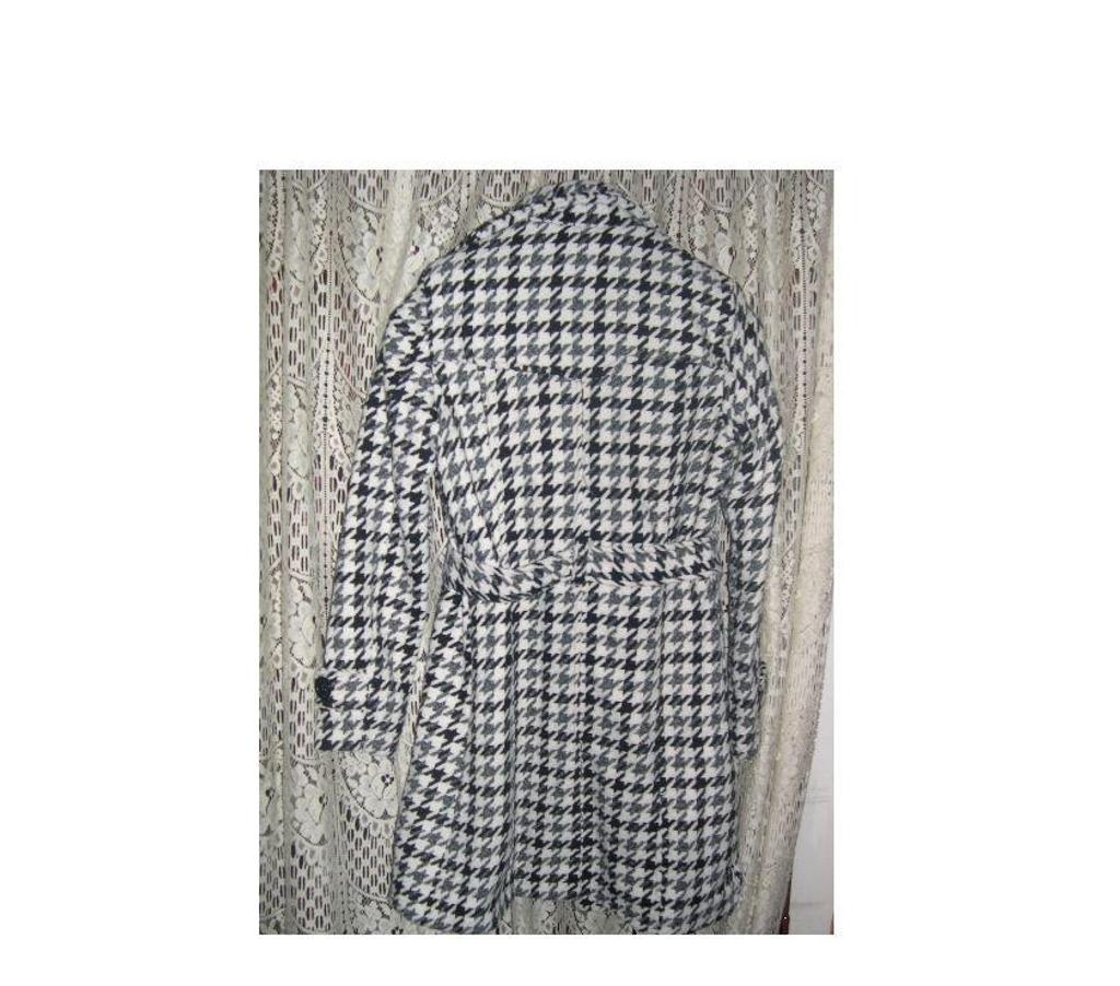 Vêtements occasion Bouches-du-Rhône Aix en Provence - Photos Vivastreet VESTE 34 FEMME PIED DE POULE NOIRBLANC 80 % LAINE