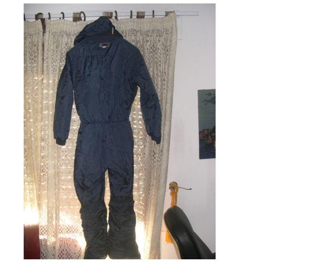 Matériel de sport Bouches-du-Rhône Aix en Provence - Photos Vivastreet COMBINAISON DE SKI UNISEXE TAILLE 40 W QUECHUA NOIRGRIS