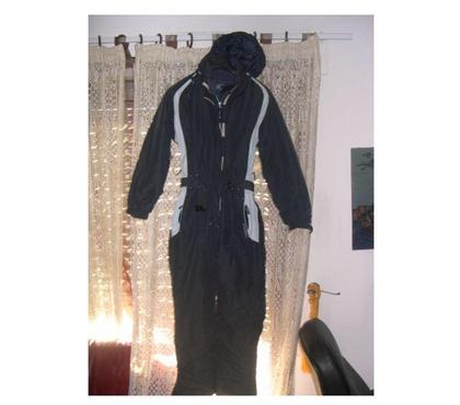 Matériel de sport Aix en Provence Aix en Provence - Photos Vivastreet COMBINAISON DE SKI UNISEXE TAILLE 40 W QUECHUA NOIRGRIS