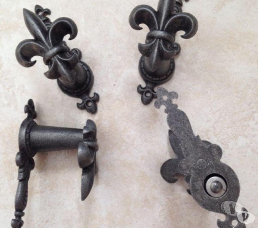 Décoration - art Seine-et-Marne Meaux - 77100 - Photos Vivastreet Lot de 4 PATERES fleur de lys, Porte Pistolet