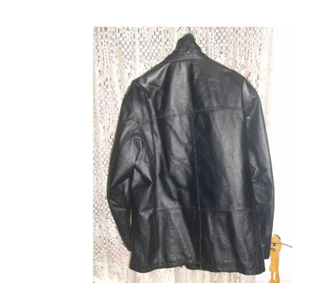 Vêtements occasion Bouches-du-Rhône Aix en Provence - Photos Vivastreet VESTE 100 % CUIRE NOIR TAILLE XL LARGE