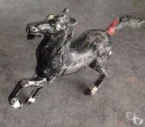 Figurine CHEVAL en métal peint