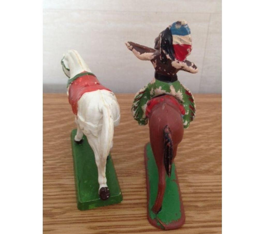 Collection Seine-et-Marne Meaux - 77100 - Photos Vivastreet Figurines CHEVAUX (séries Moyen âge, et indien)