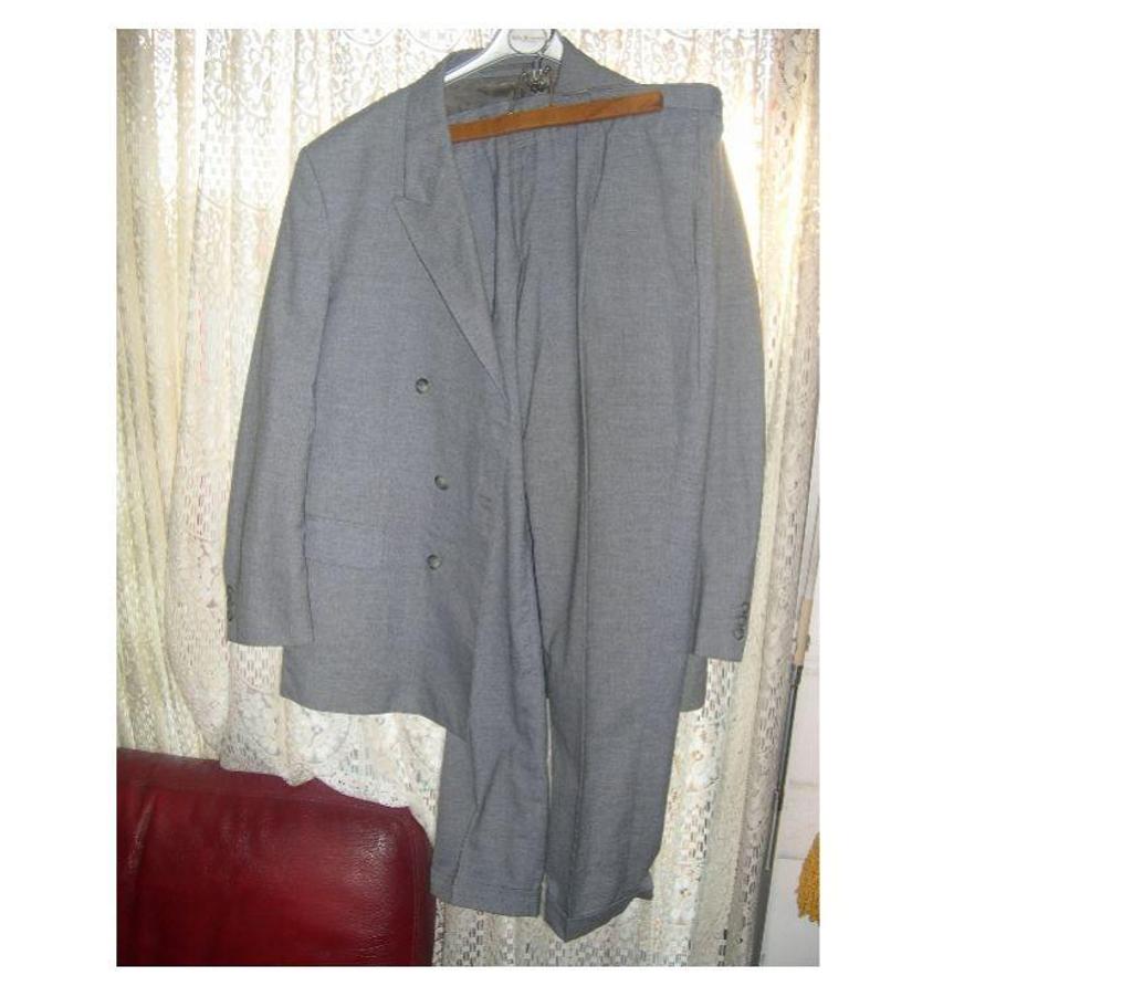 Vêtements occasion Bouches-du-Rhône Aix en Provence - Photos Vivastreet COSTUME MARQUE LAURENT CERRER GRIS T54 NEUF