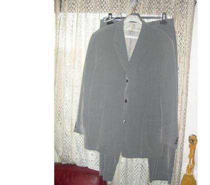 Vêtements occasion Aix en Provence Aix en Provence - Photos Vivastreet COSTUME LUC SAINT ALBAN T54 COMME NEUF