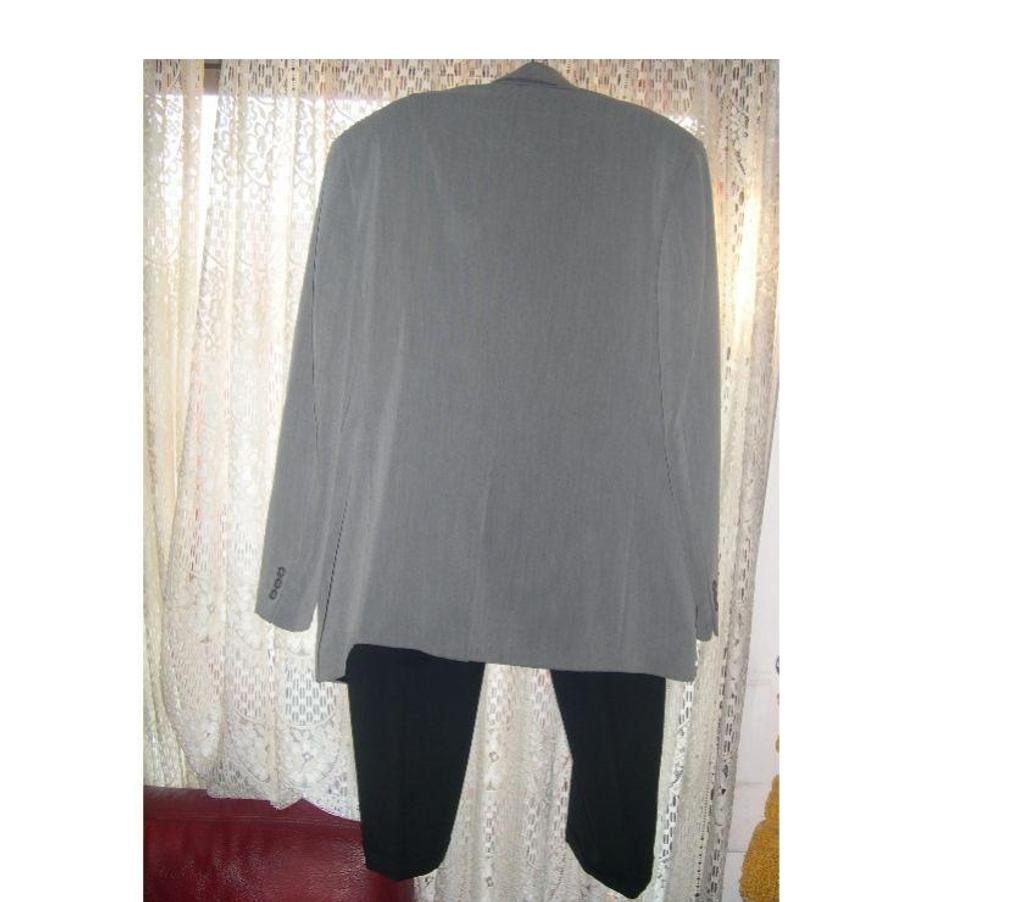 Vêtements occasion Bouches-du-Rhône Aix en Provence - Photos Vivastreet VESTE & PANTALON DEMI SAISON GRISNOIR T54