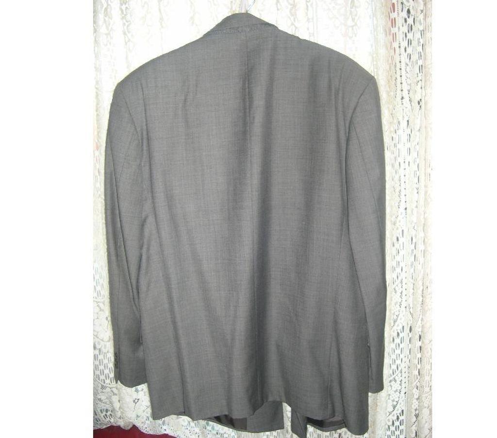 Vêtements occasion Bouches-du-Rhône Aix en Provence - Photos Vivastreet VESTE CROISE HOMME HUGO BOSS GRIS FONCE T54