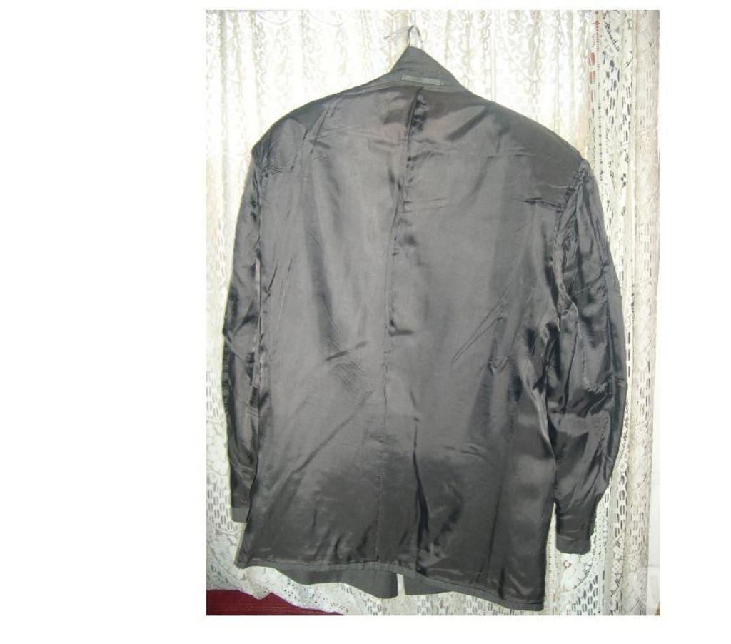 Vêtements occasion Bouches-du-Rhône Aix en Provence - Photos Vivastreet VESTE CROISE HOMME HUGO BOSS GRIS FONCE T54