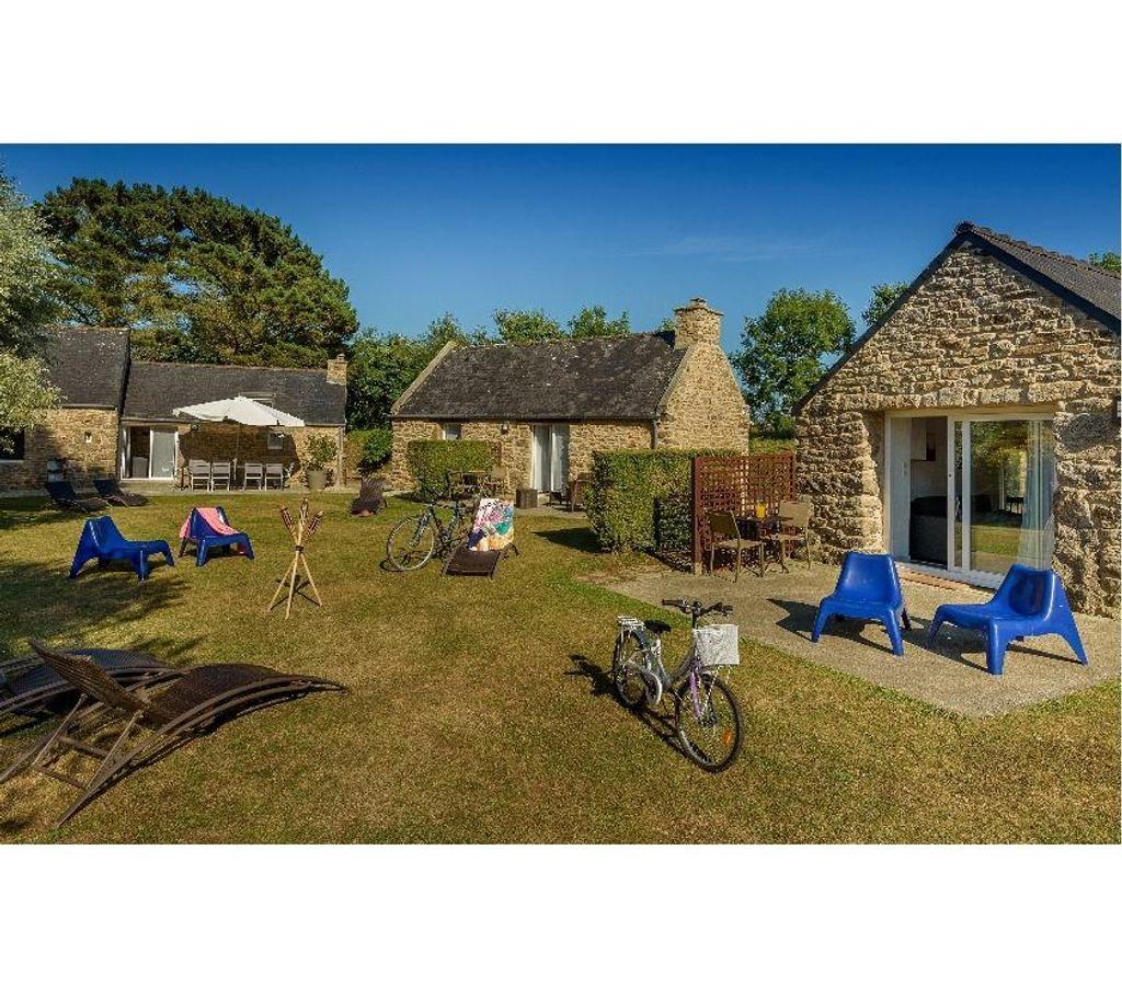 location saisonniere Finistère Plouguin - 29830 - Photos Vivastreet Gîtes 3* Piscine Couverte Chauffé proche Mer.