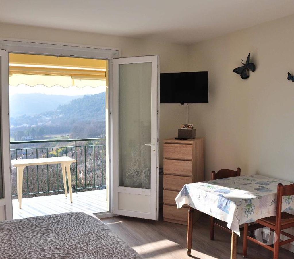 location saisonniere Alpes-de-Haute-Provence Greoux les Bains - 04800 - Photos Vivastreet Studio à Gréoux rénové spacieux lumineux avec balcon