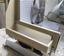 VINTAGE TRANCHEUSE ELECTRIQUE EN MÉTAL