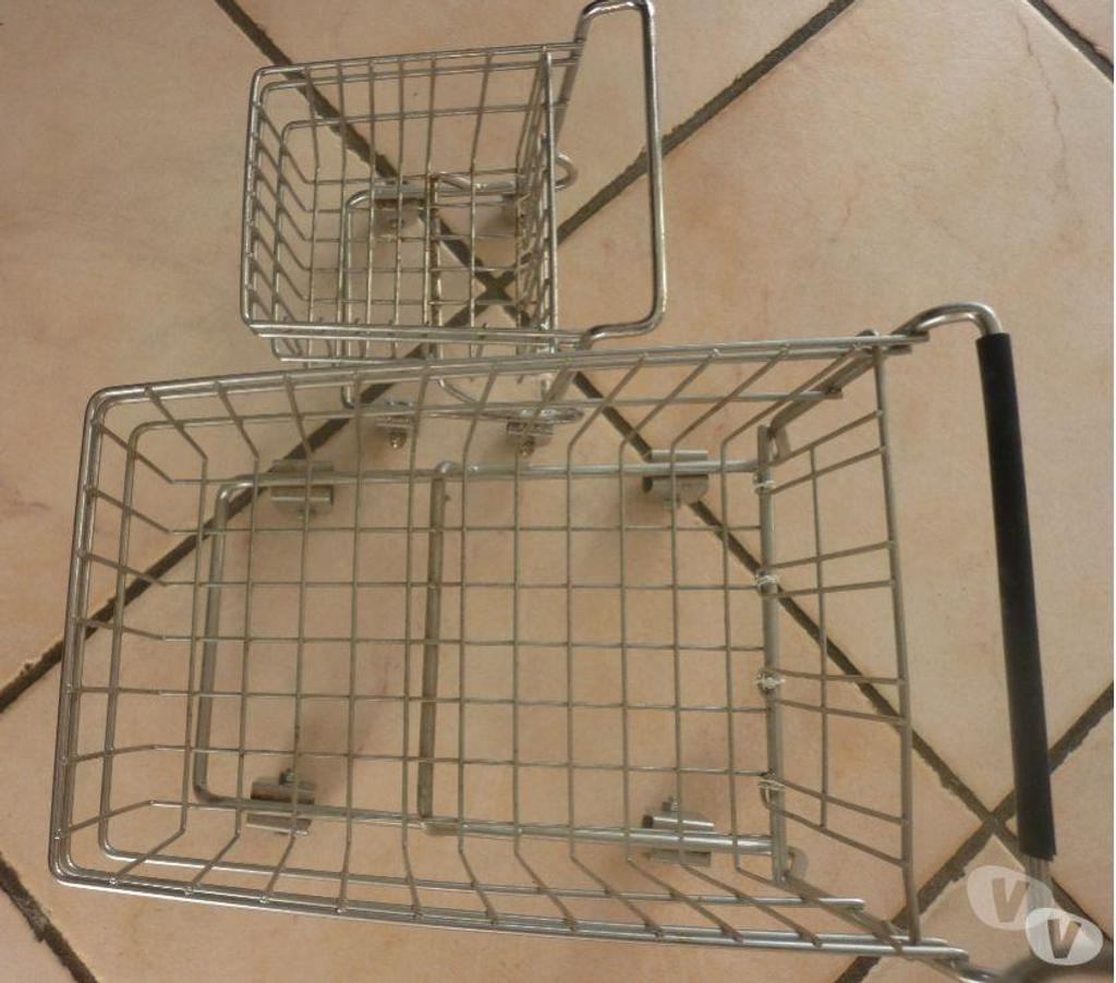 Ameublement & art de la table Rhône La Mulatiere - 69350 - Photos Vivastreet Lot de 2 chariots métalliques porte condiments ou autre ...