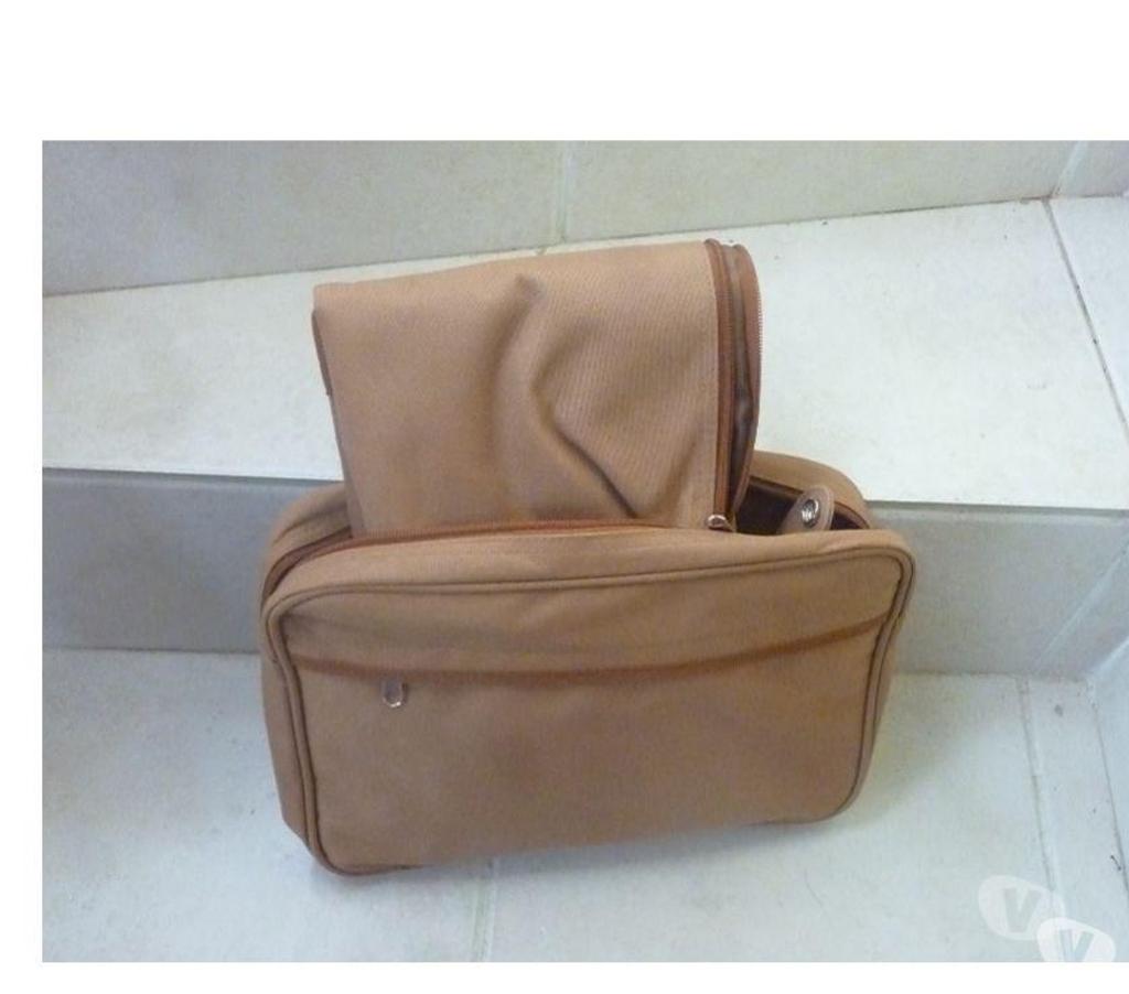 Accessoires - Bagagerie Rhône La Mulatiere - 69350 - Photos Vivastreet Sacoche contenant un grand sac besace marron 