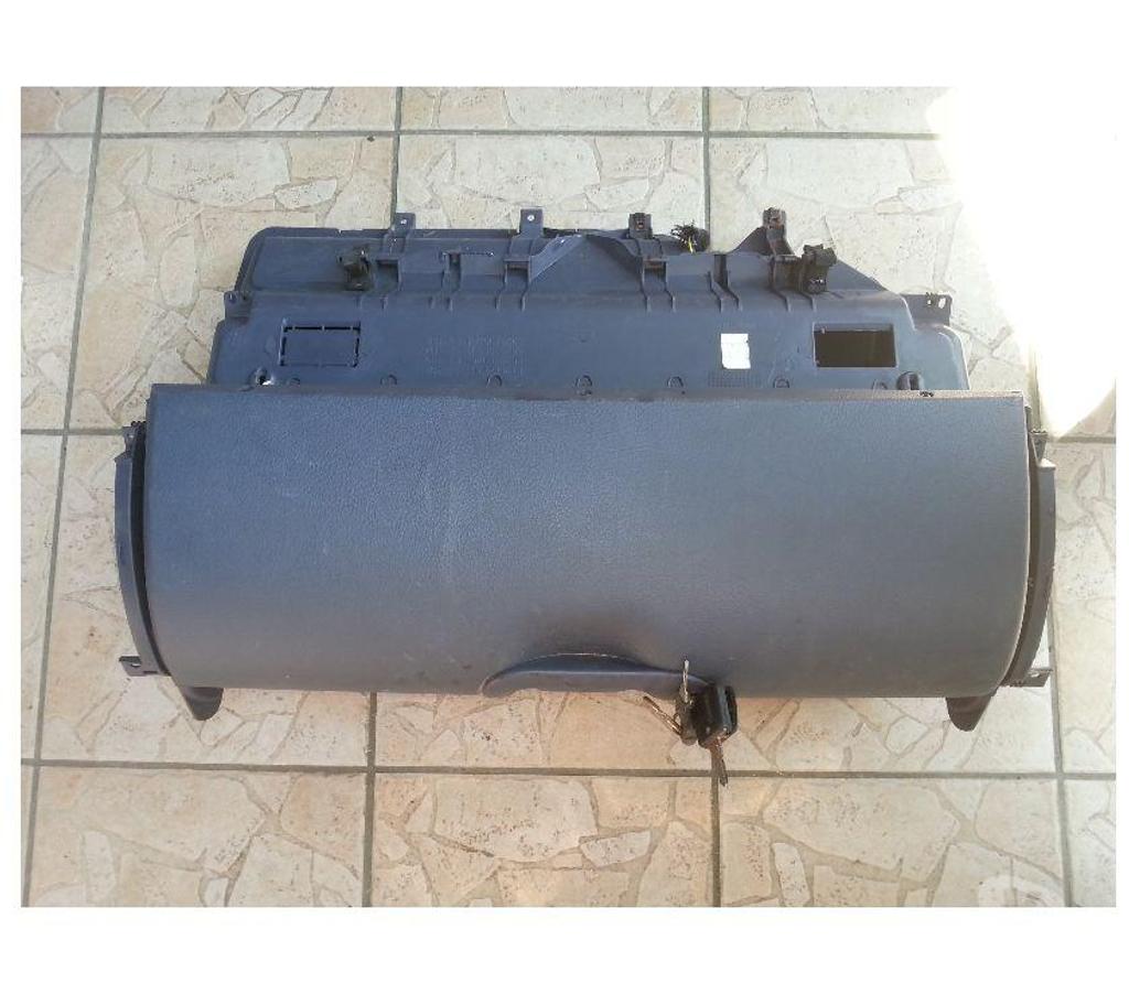 Pièces et services auto Seine-et-Marne Montceaux les Provins - 77151 - Photos Vivastreet boite a gant renault espace 3