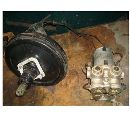 Pièces détachées auto Touquin Seine-et-Marne - Photos Vivastreet ABS mercedes w124 ou cerveau frein et reservoir lukid