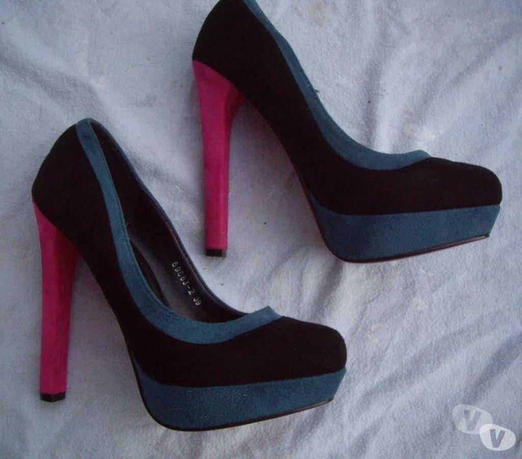 Chaussures Bas-Rhin Bouxwiller - 67330 - Photos Vivastreet Escarpins Tricolore talons 14 cm-pt 39-neuf à 15 €