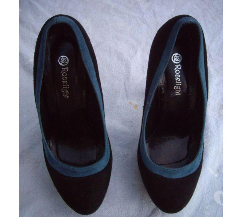 Chaussures Bas-Rhin Bouxwiller - 67330 - Photos Vivastreet Escarpins Tricolore talons 14 cm-pt 39-neuf à 15 €