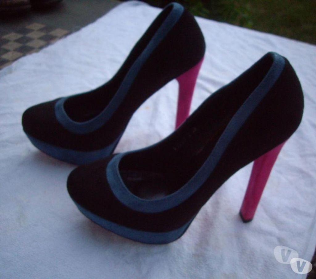 Chaussures Bas-Rhin Bouxwiller - 67330 - Photos Vivastreet Escarpins Tricolore talons 14 cm-pt 39-neuf à 15 €