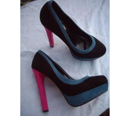 Chaussures et bottes occasion Bouxwiller Bas-Rhin - Photos Vivastreet Escarpins Tricolore talons 14 cm-pt 39-neuf à 15 €