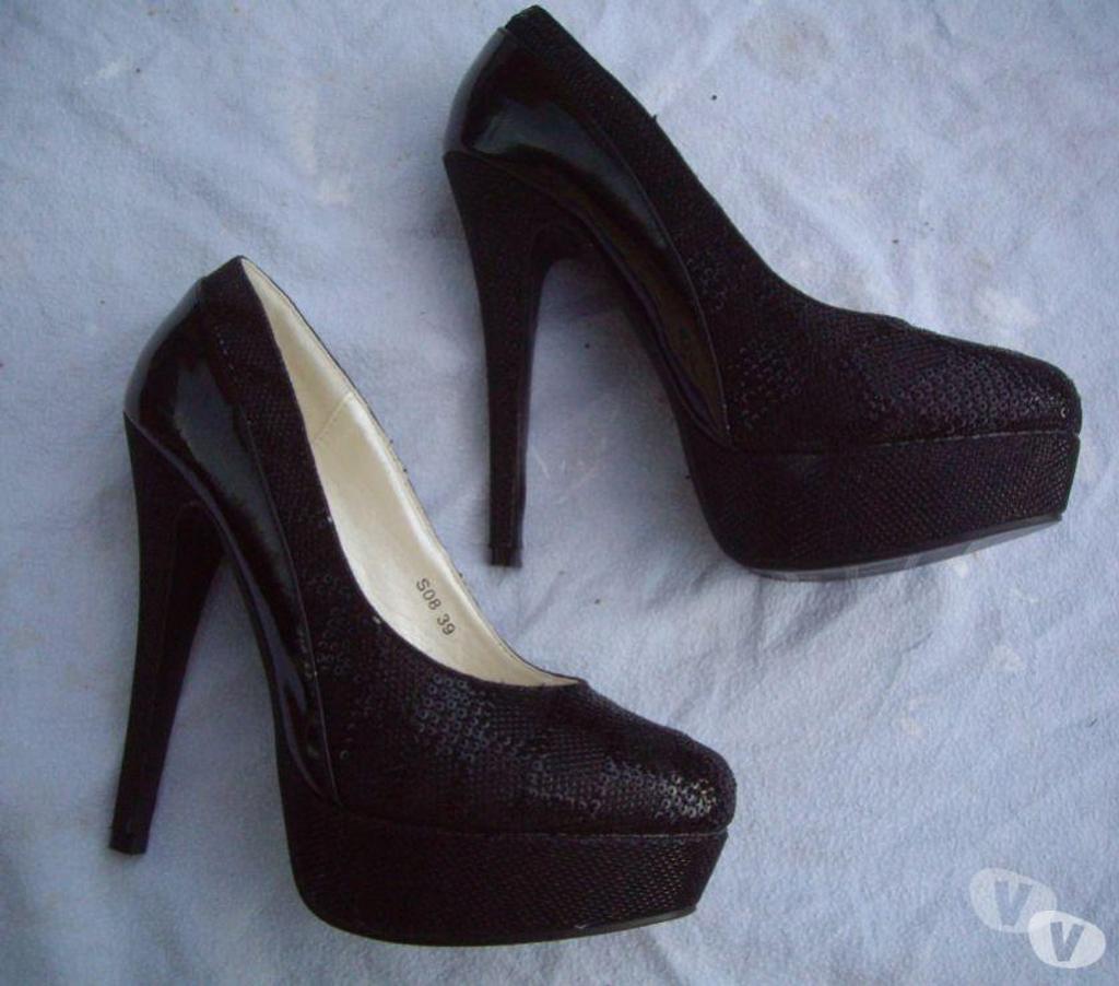 Chaussures Bas-Rhin Bouxwiller - 67330 - Photos Vivastreet Escarpins Noir Brillant pt 39 talons 14 cm-neufs