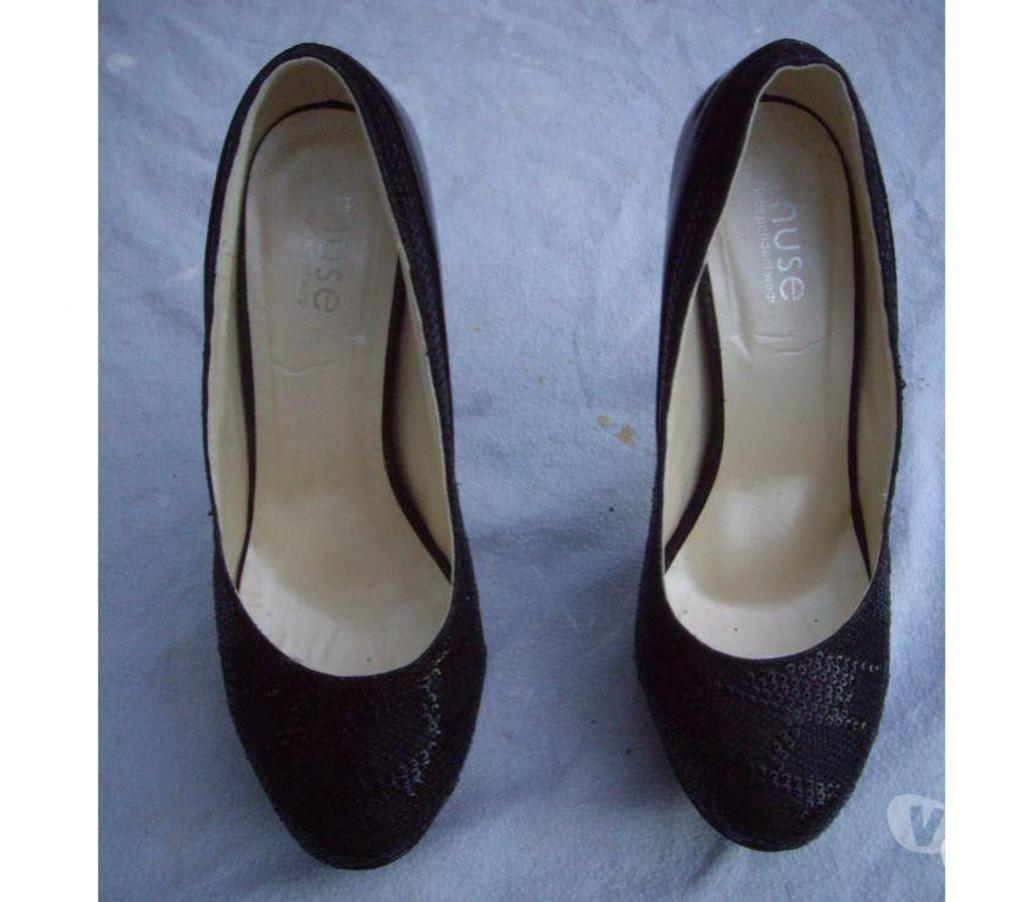 Chaussures Bas-Rhin Bouxwiller - 67330 - Photos Vivastreet Escarpins Noir Brillant pt 39 talons 14 cm-neufs